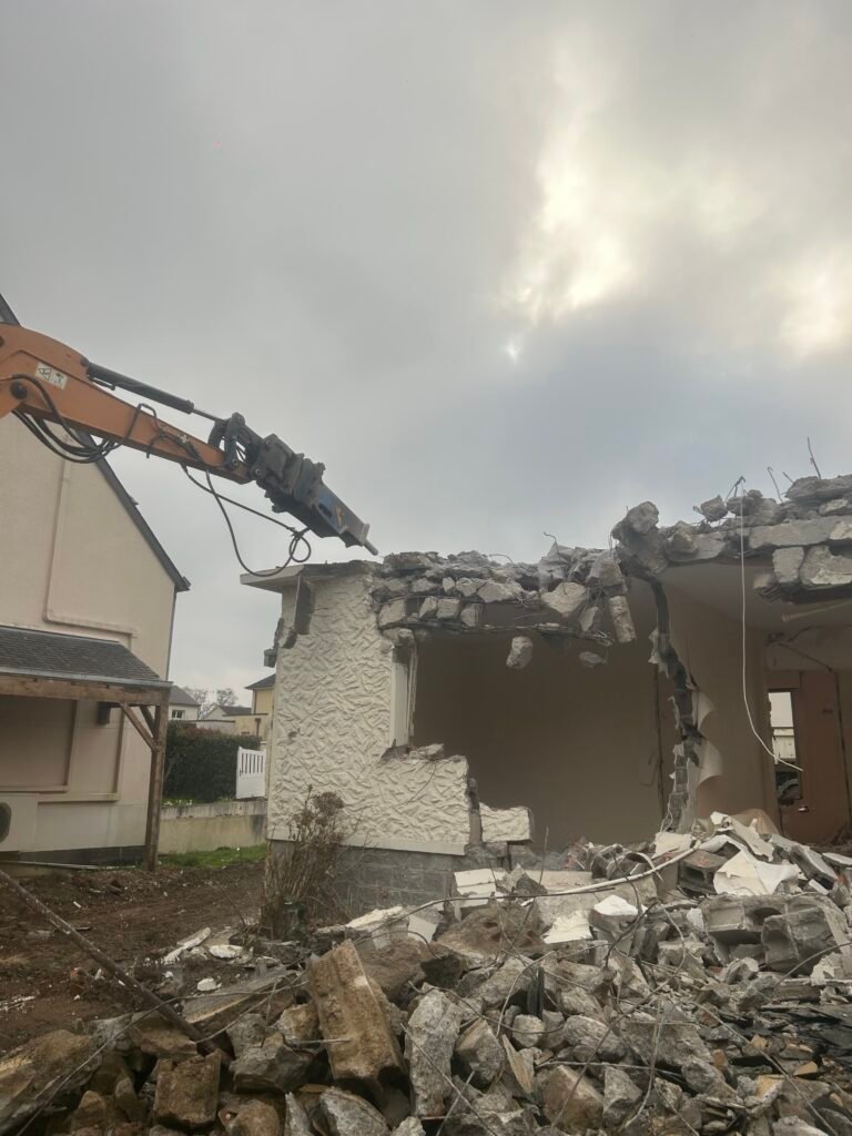 Démolition d’une habitation au brise-roche