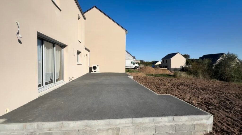 Terrasse terminée en béton poreux (béton drainant)